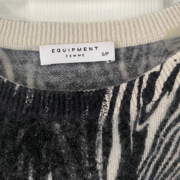 Equipement Femme cashmere zebra print sweater size S - Picture 4 of 5